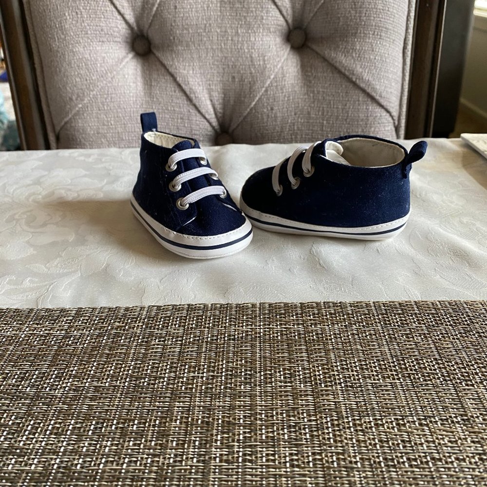 brand new never worn infant gymboree shoes size 2